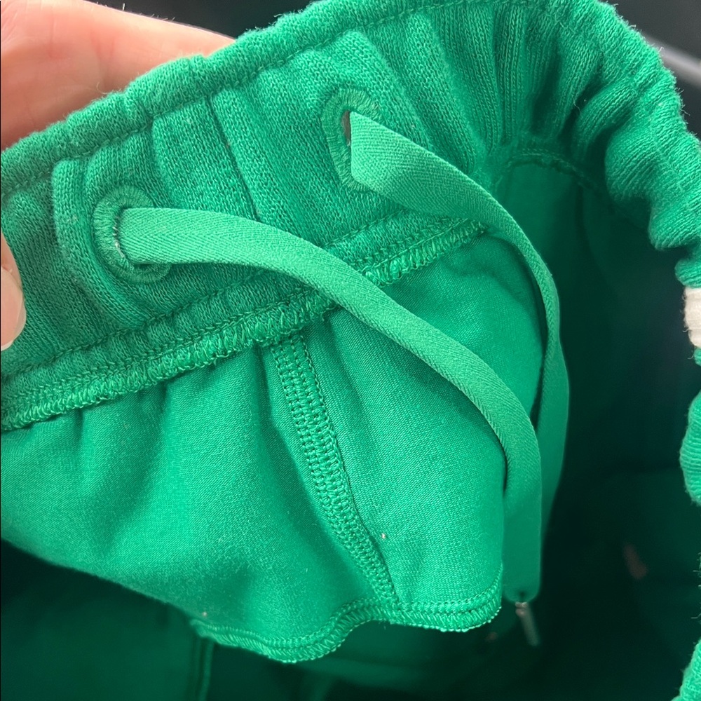 Lululemon Athletica Scuba Mid-Rise Oversized Short 3" Trim - Raceway Green - Picture 2 of 3